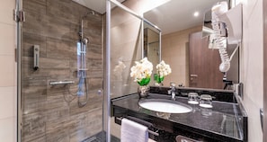 Douche, serviettes fournies