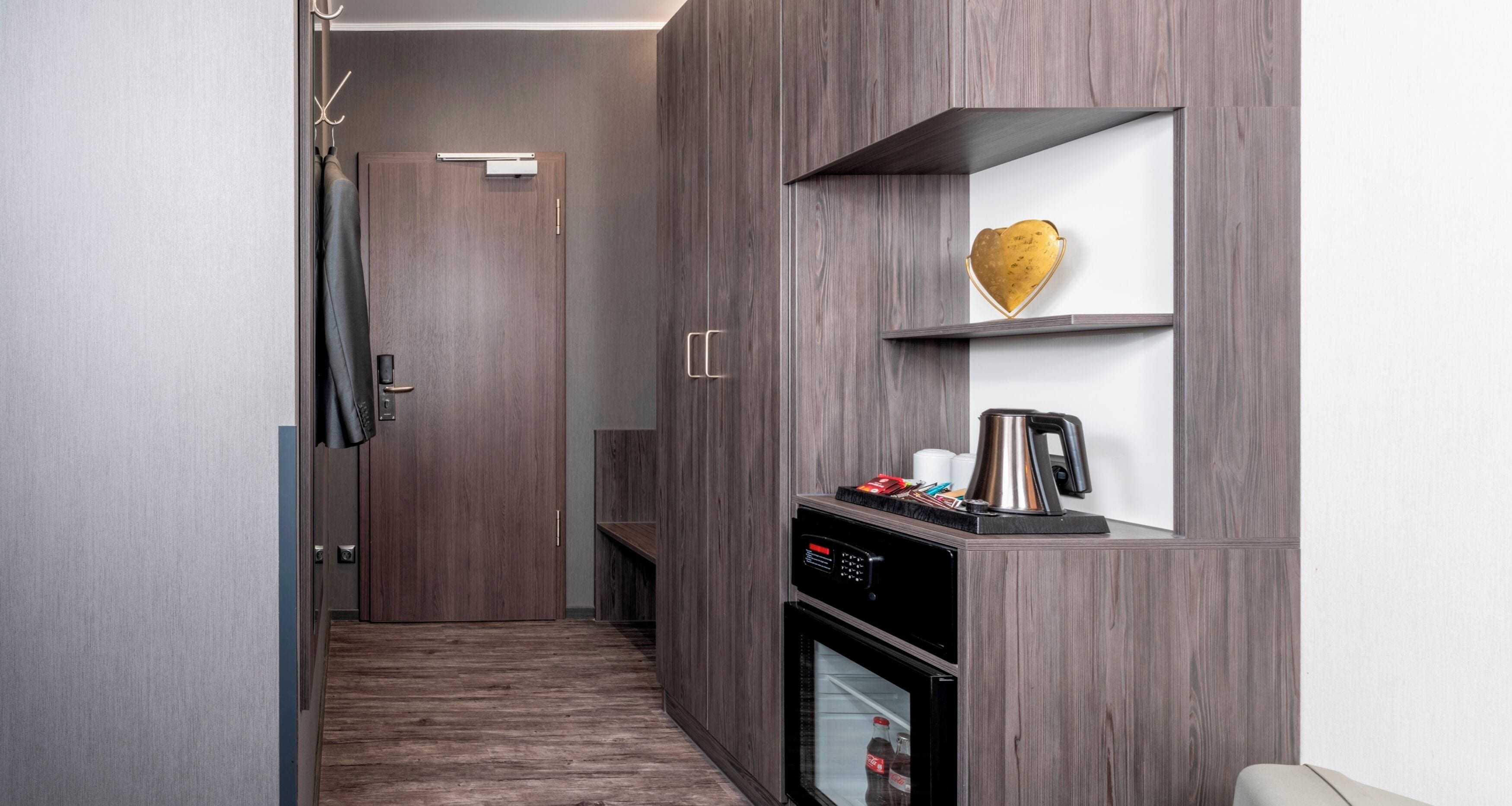 triple room | 1 bedroom, minibar, in-room safe, desk