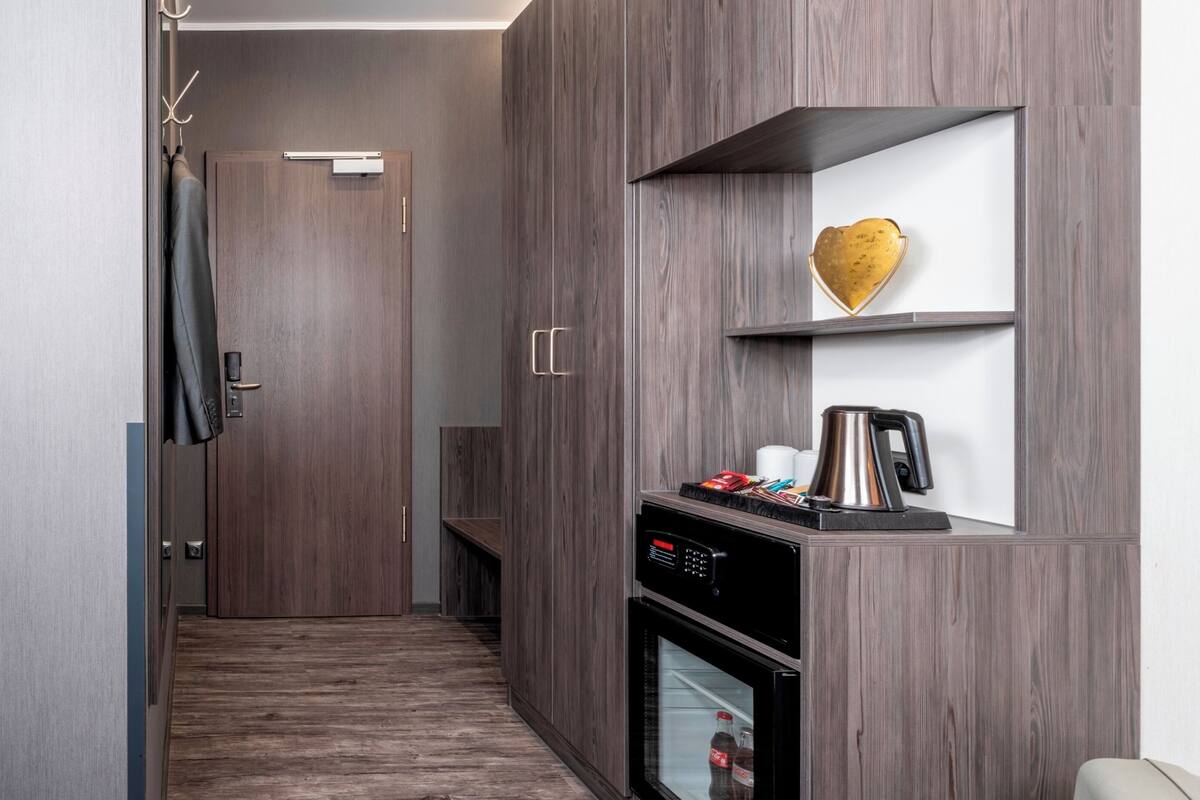 triple room | 1 bedroom, minibar, in-room safe, desk