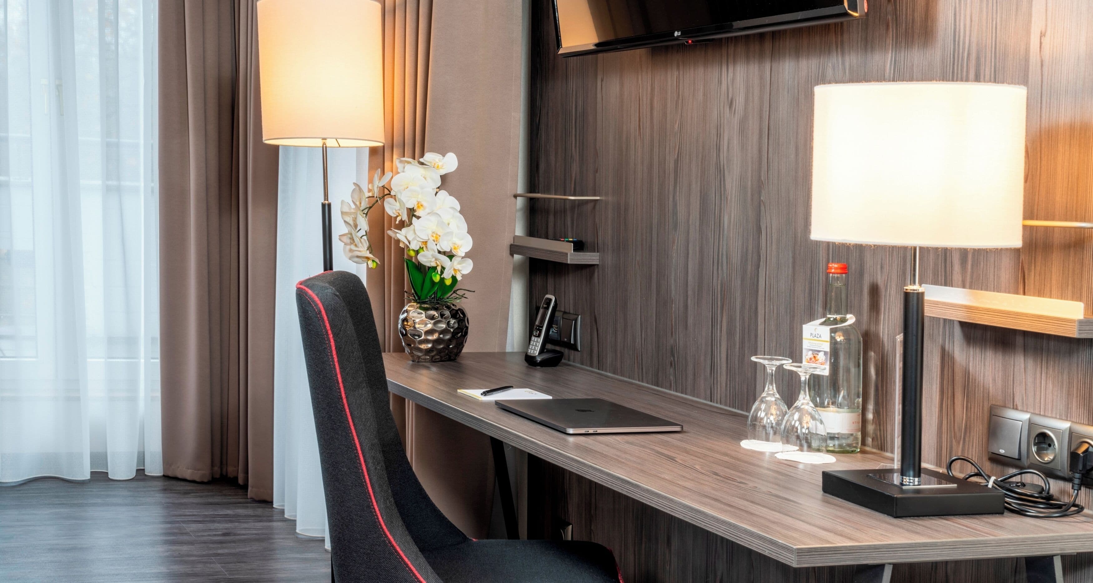 comfort double room, park view | 1 bedroom, minibar, in-room safe, desk