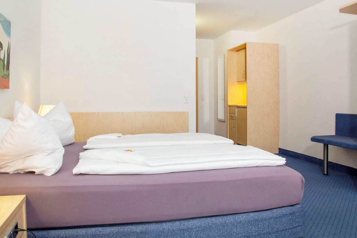 apartment | 1 bedroom, hypo-allergenic bedding, desk, blackout curtains