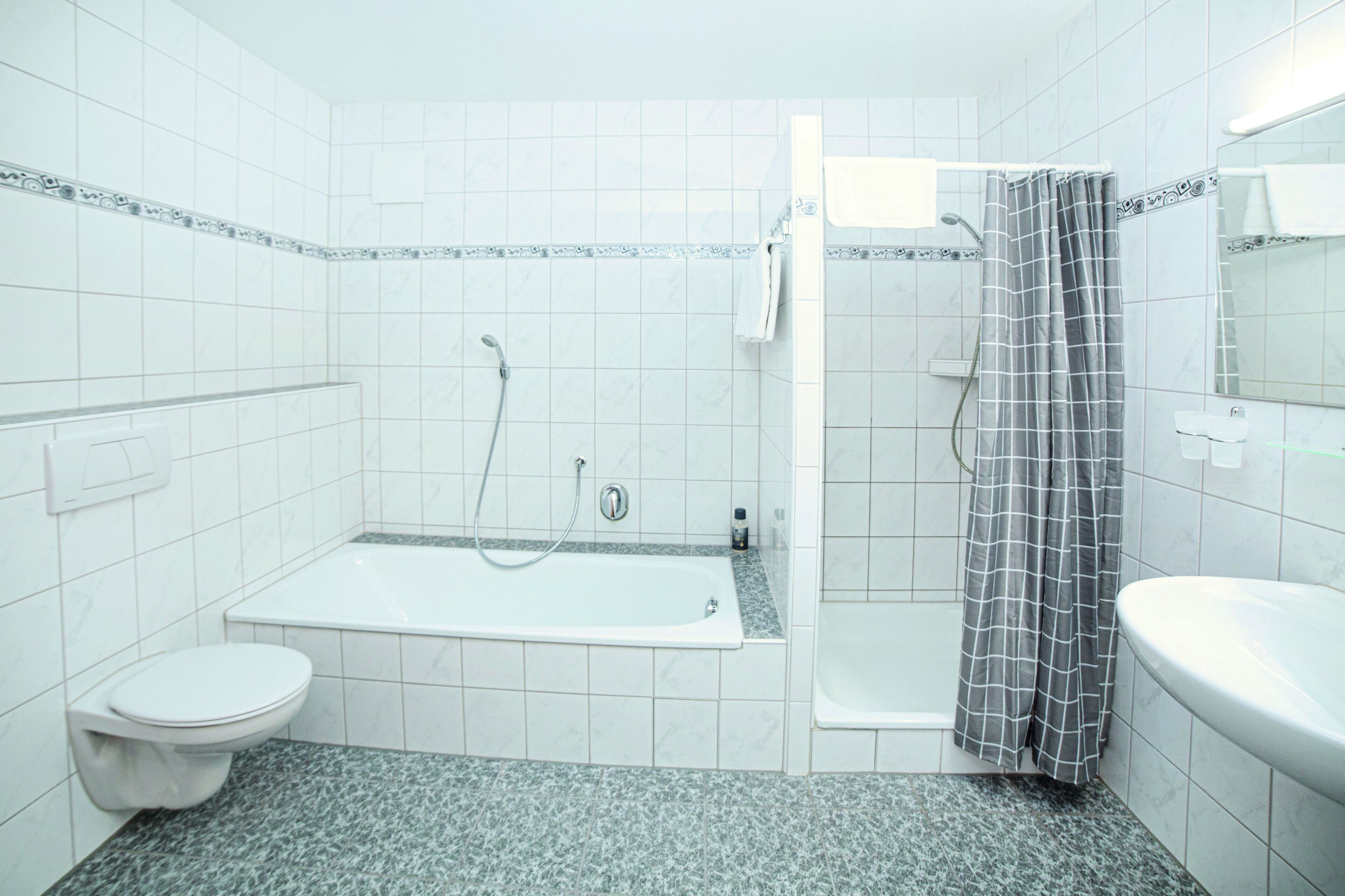 suite | bathroom | free toiletries, hair dryer, towels