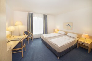 Tweepersoonskamer | Hypoallergeen beddengoed, een bureau, verduisterende gordijnen