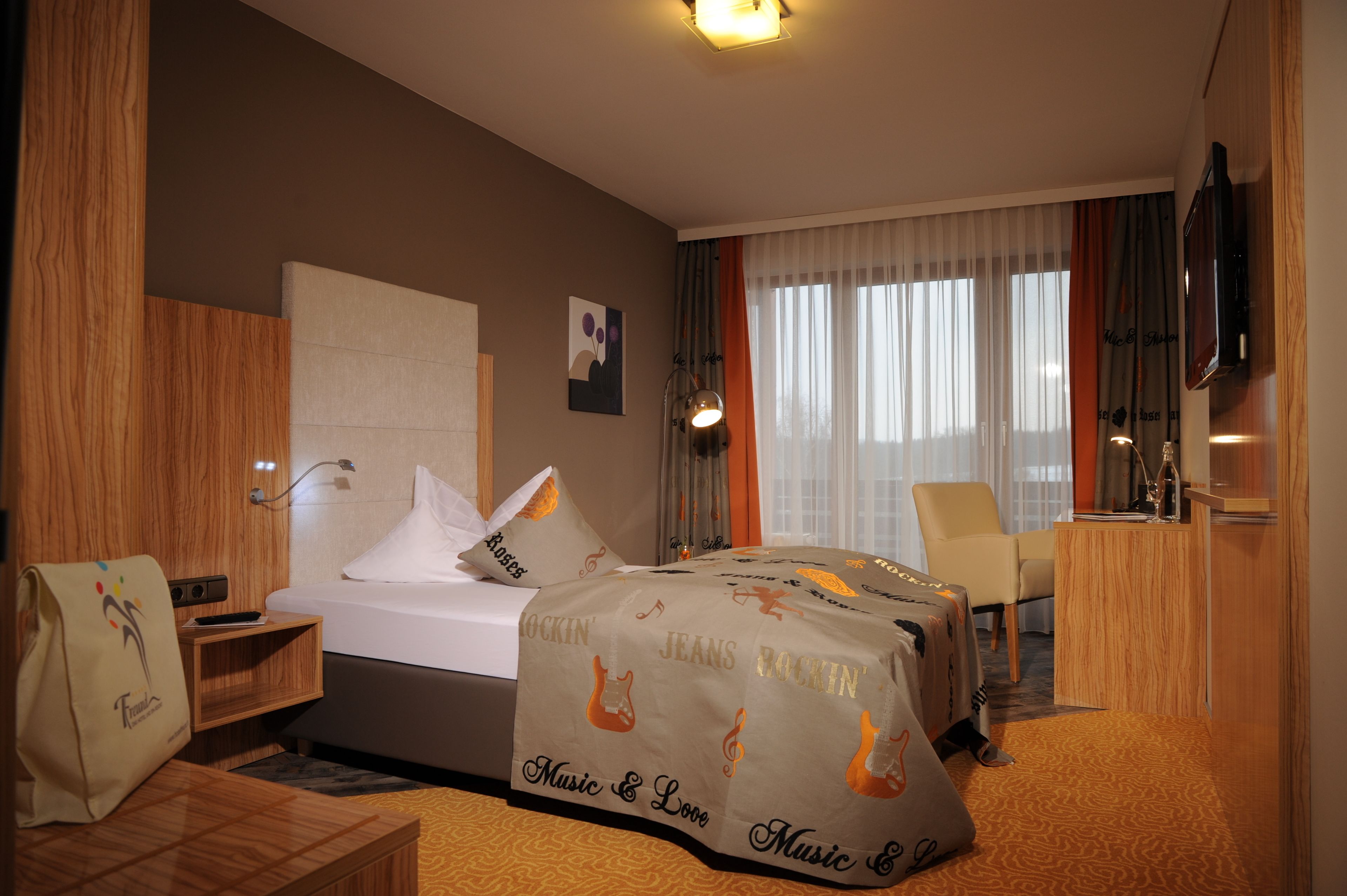 1 bedroom, hypo-allergenic bedding, minibar, in-room safe