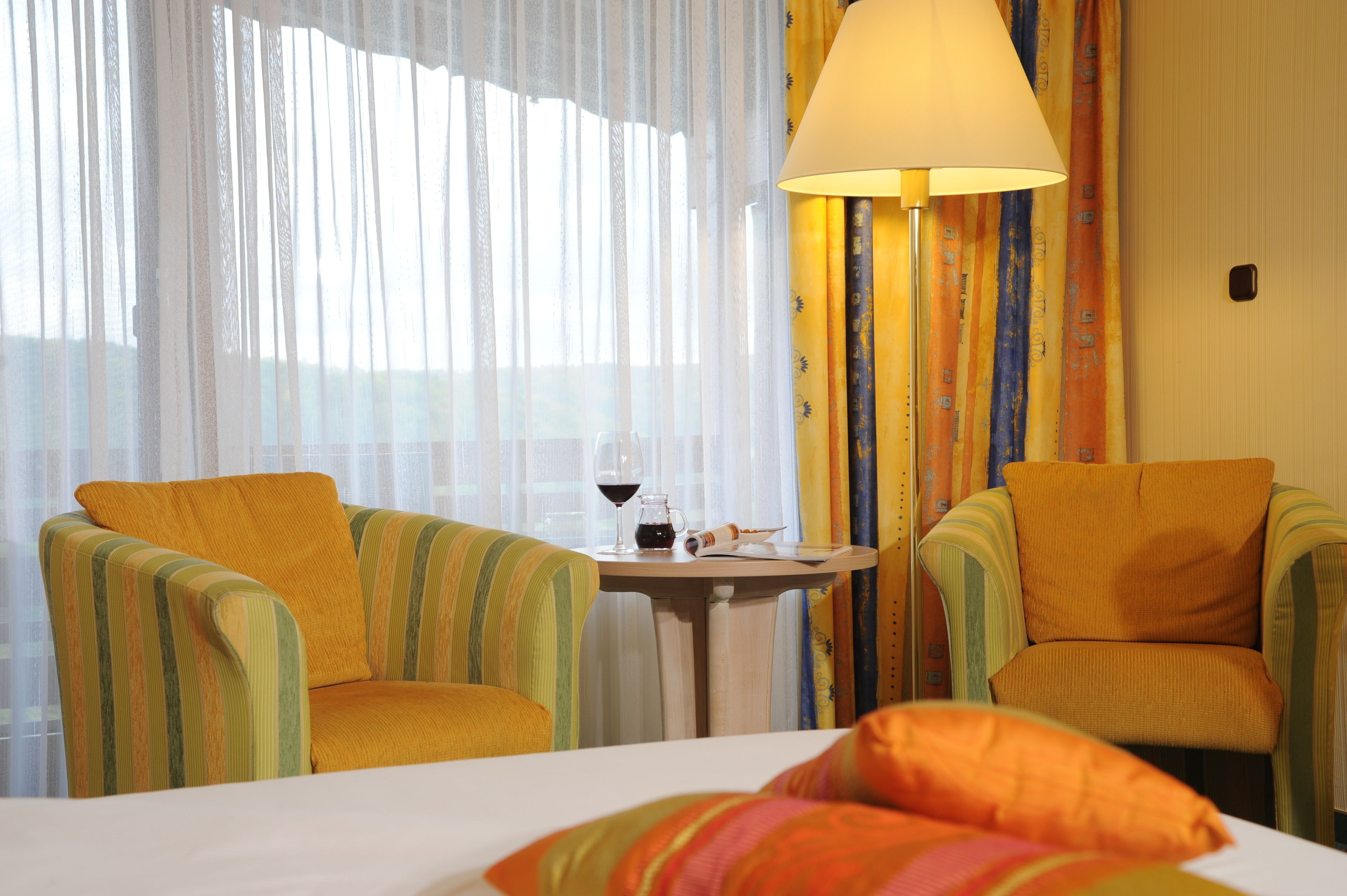 经典双人房 | 防过敏的被褥、迷你吧、客房内保险箱、特色装修