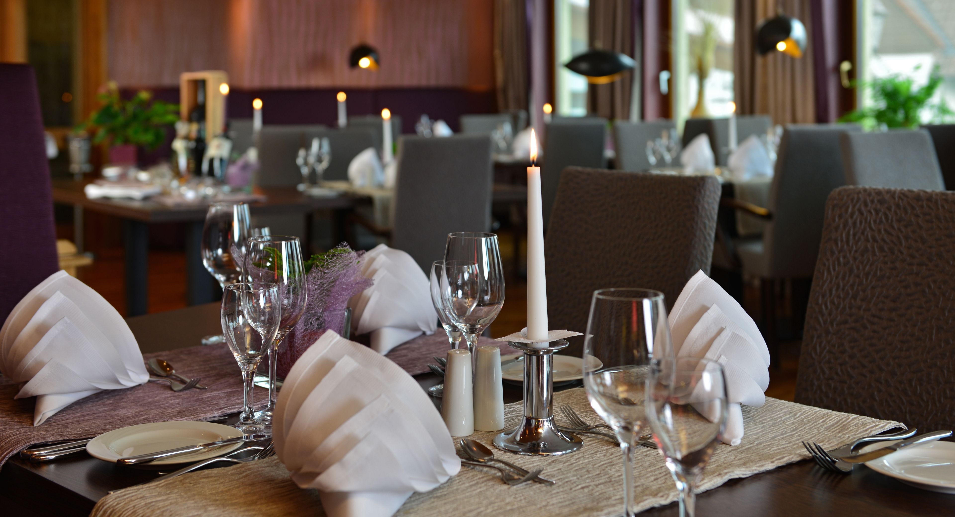 2 restaurants, breakfast, lunch, dinner served; german cuisine