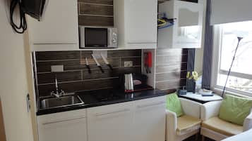Superior Studio with 1 Double Bed | Private kitchenette | Fridge, microwave, stovetop, electric kettle