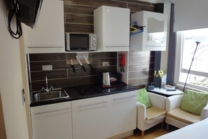 Superior Studio with 1 Double Bed | Private kitchenette | Fridge, microwave, stovetop, electric kettle