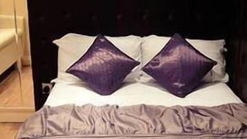 Superior Studio with 1 Double Bed | Iron/ironing board, free WiFi, bed sheets