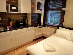 Iron/ironing board, free WiFi, bed sheets - Dylan Apartments Earls Court (London)