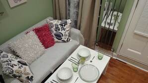 Family Room | In-room dining - Dylan Apartments Earls Court (London)