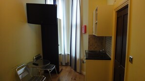 Standard Studio, 1 Double Bed | Private kitchenette - Dylan Apartments Earls Court (London)