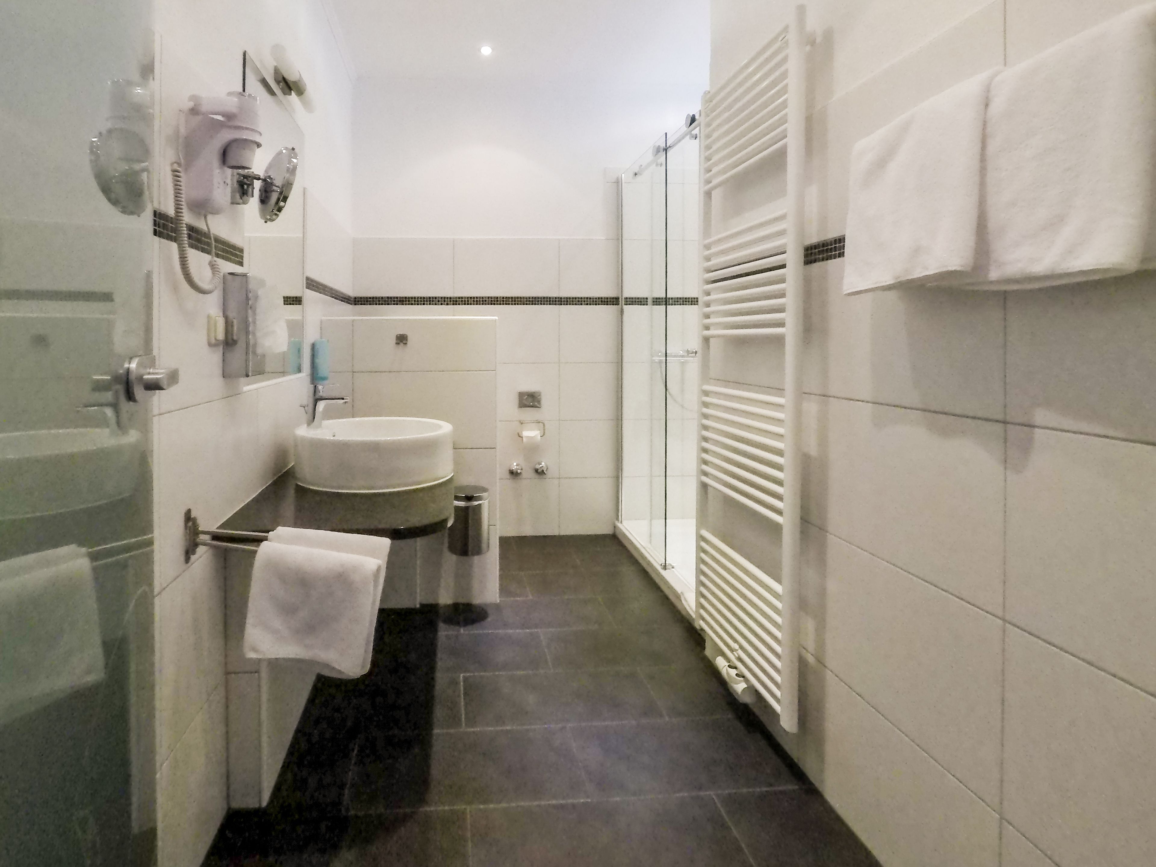 suite | bathroom | free toiletries, hair dryer, towels