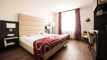 Business Double Room | 1 bedroom, hypo-allergenic bedding, pillowtop beds, desk