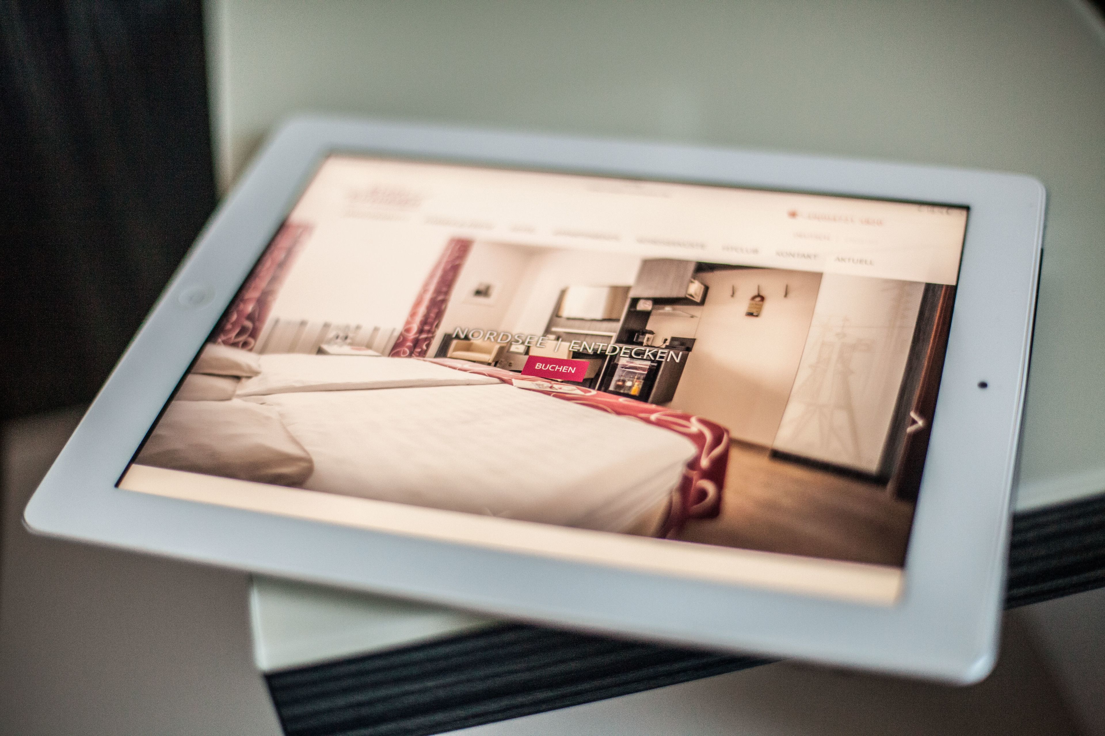 1 bedroom, hypo-allergenic bedding, pillow-top beds, desk