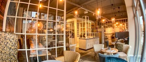 Buffet breakfast on weekdays (EUR 27.5 per person)