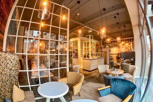 Buffet breakfast on weekdays (EUR 27.5 per person)