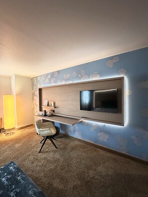 Roupas de cama premium, cofres nos quartos, individualmente decorados