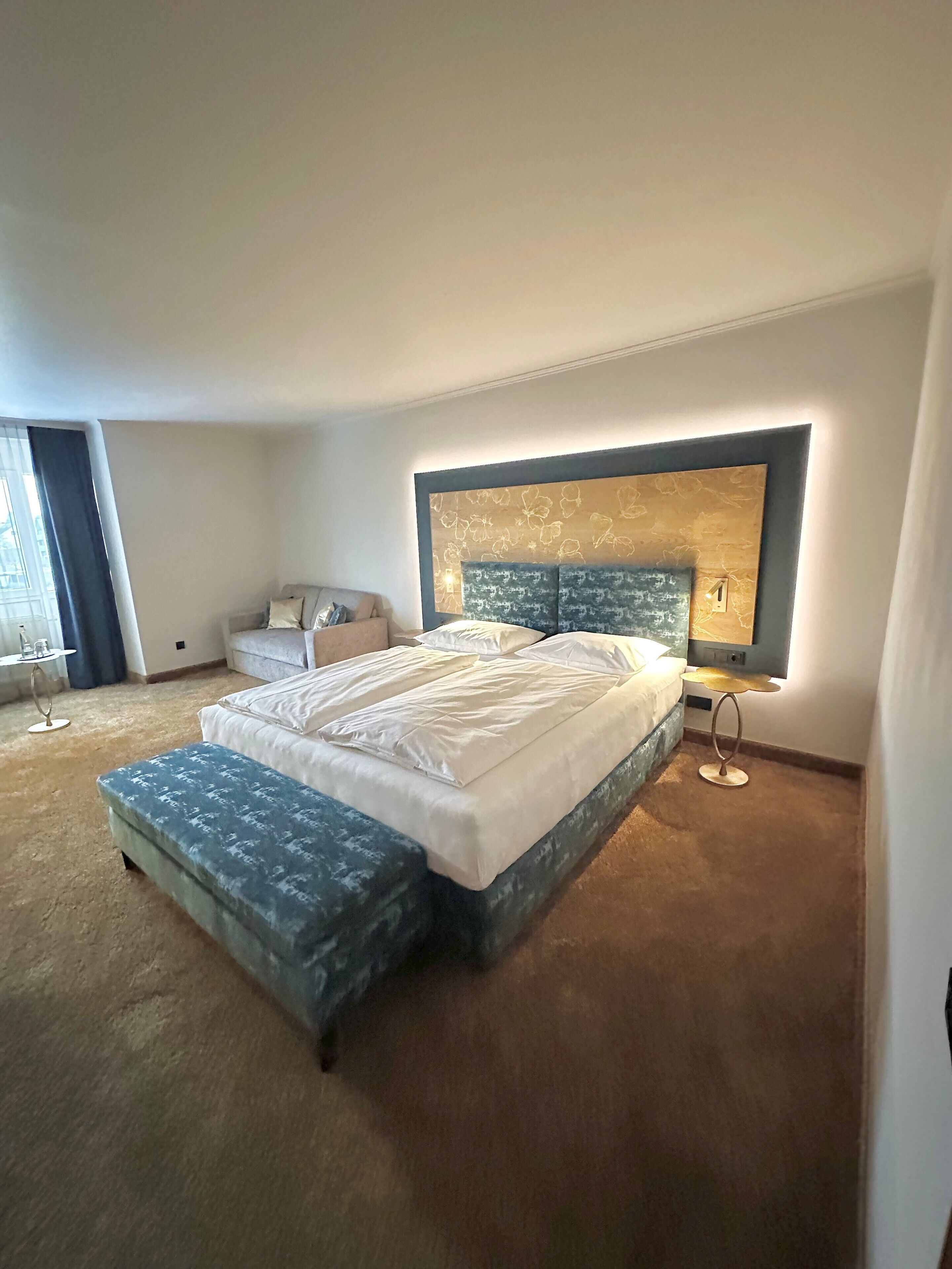 Roba de llit hipoal·lergògena i caixa forta a l'habitació 