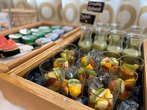 Café da manhã com buffet todos os dias (EUR 15 por pessoa)