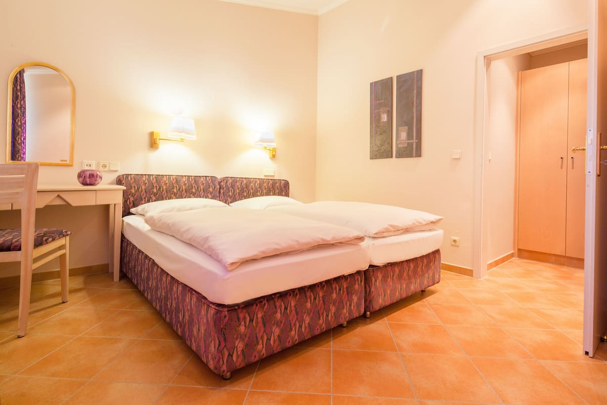 1 bedroom, hypo-allergenic bedding, in-room safe, individually decorated