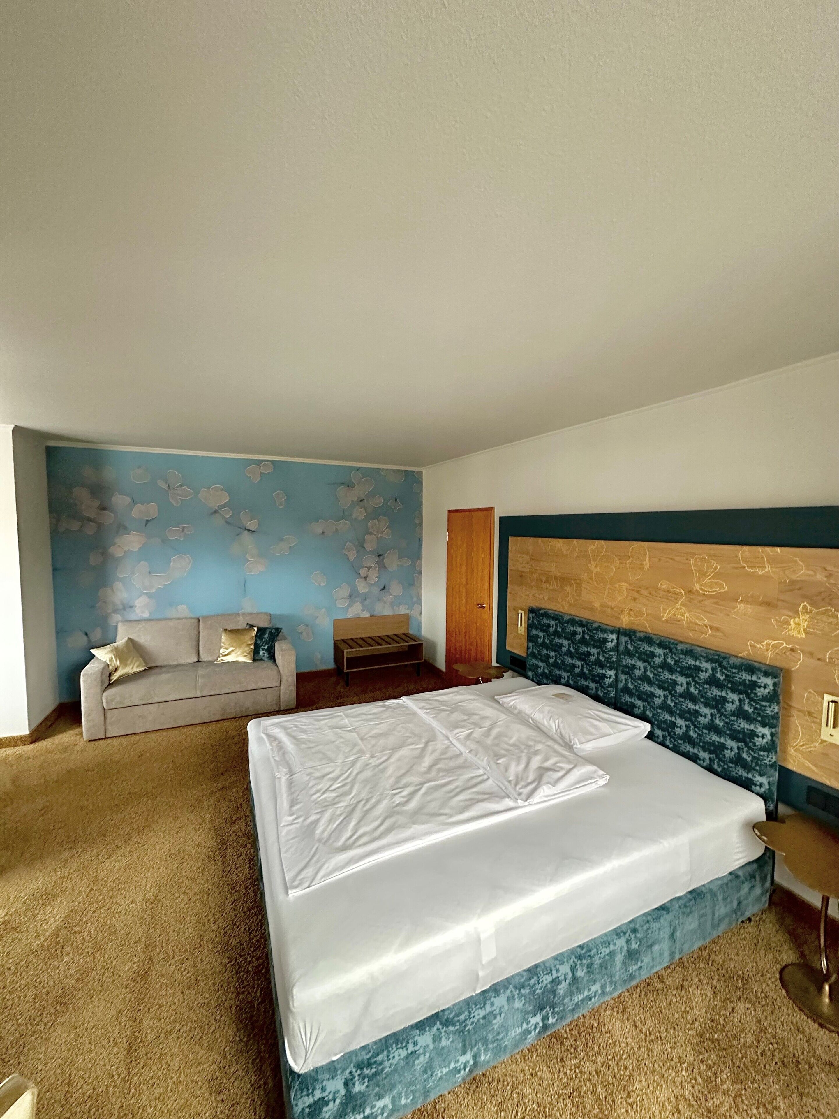 Premium bedding, in-room safe, individually decorated, desk