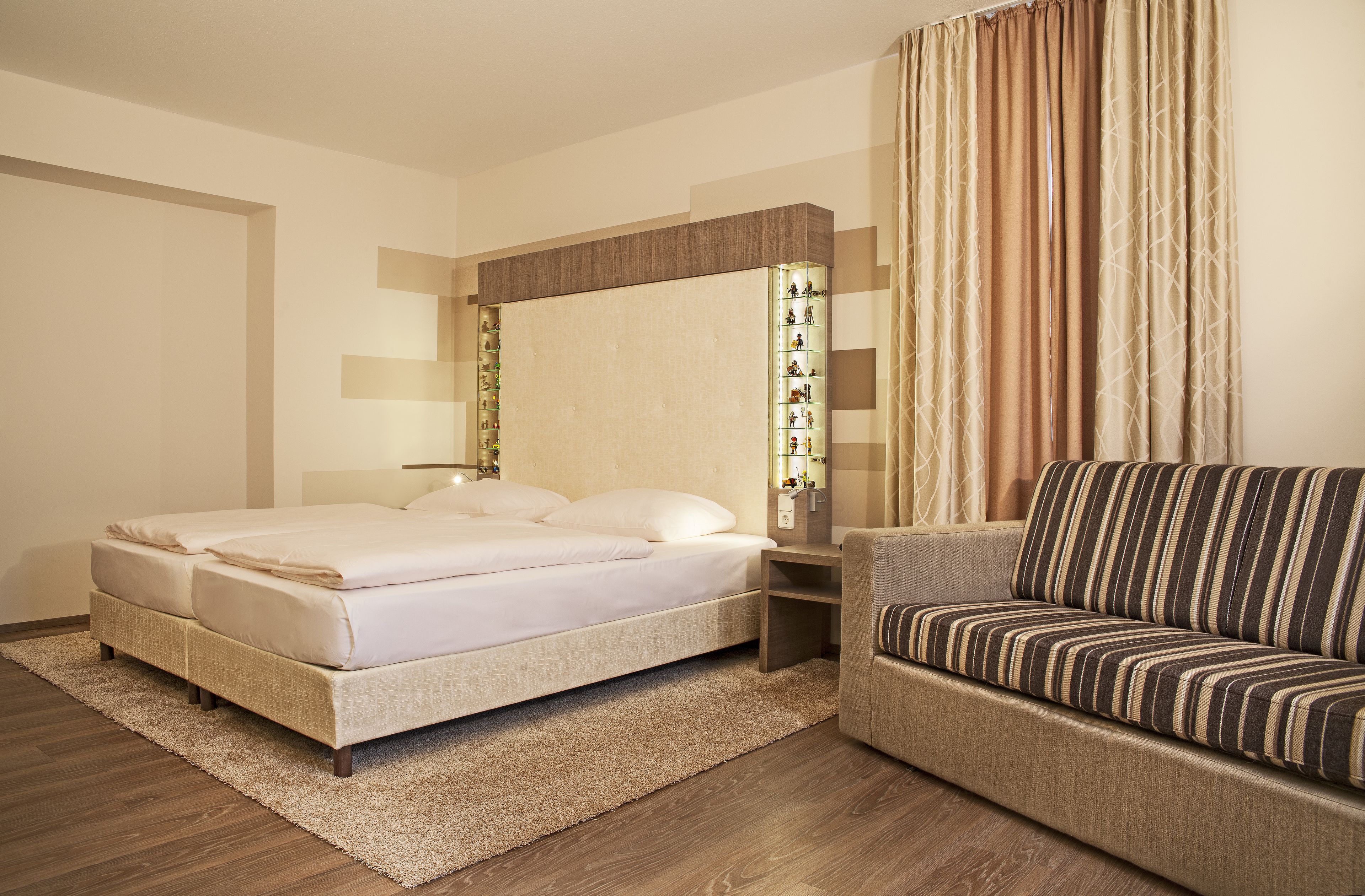 superior single room | hypo-allergenic bedding, in-room safe, individually decorated, desk