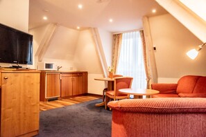 Junior Suite, Balcony, Mountain View | Premium bedding, minibar, in-room safe, desk