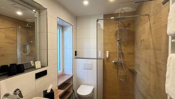 Comfort Quadruple Room, 1 Bedroom, Air conditioning | Bathroom