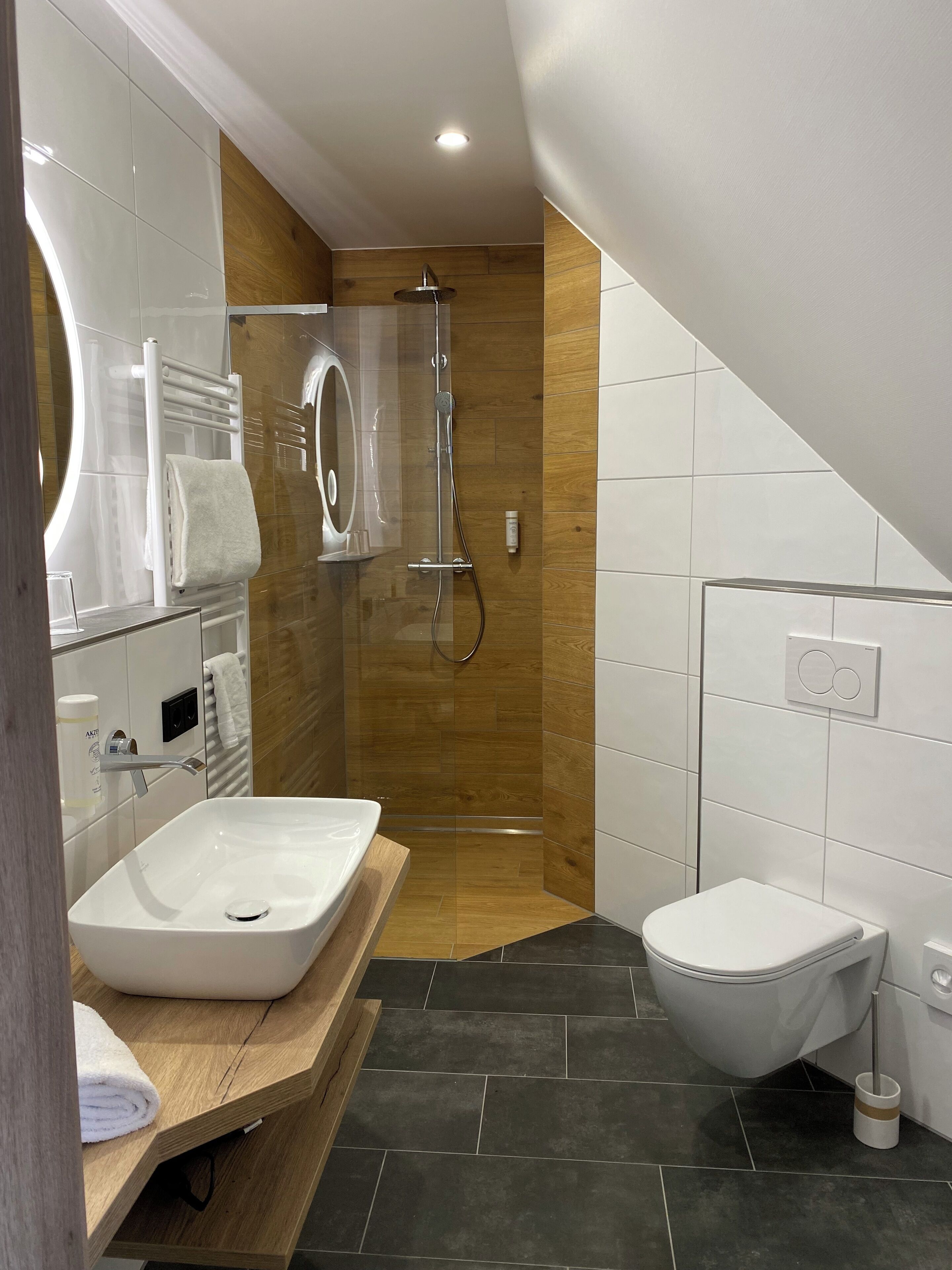 superior double or twin room, air conditioning | bathroom | hair dryer, towels, soap, shampoo