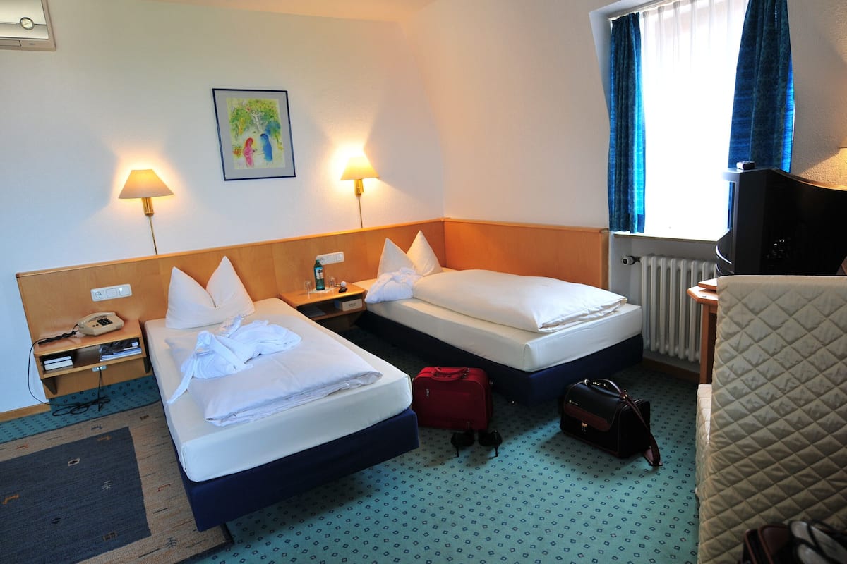Premium bedding, in-room safe, blackout drapes, iron/ironing board
