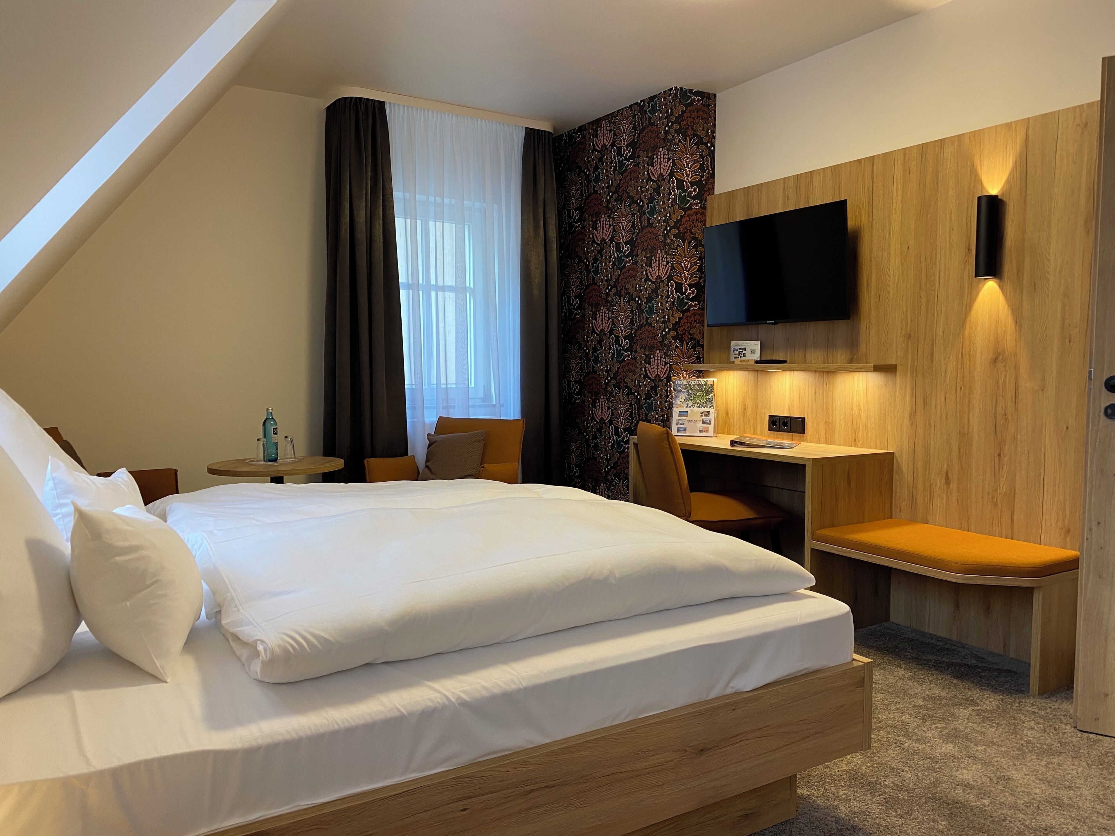 スーペリア ダブルまたはツインルーム 冷房 | 高級寝具、セーフティボックス (室内)、遮光カーテン、アイロン / アイロン台