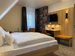Superior Double or Twin Room, Air conditioning | Premium bedding, in-room safe, blackout curtains, iron/ironing board - AKZENT Hotel Schranne (Rothenburg ob der Tauber)