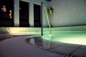 Private spa tub