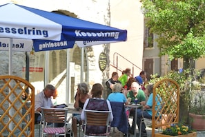Breakfast, lunch, dinner served; German cuisine
