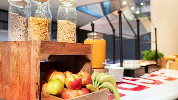 Tägliches Frühstücksbuffet gegen Gebühr