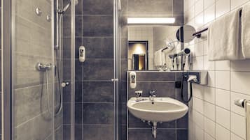 Allergikerbettwaren, Zimmersafe, Schreibtisch, Verdunkelungsvorhänge