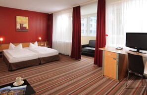 Comfort Room | In-room safe, desk, soundproofing, iron/ironing board - Leonardo Airport Hotel Berlin Brandenburg (Berlin)