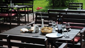 Tempat makan outdoor