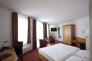 In-room safe, desk, iron/ironing board, free WiFi - Hotel Am Braunen Hirsch (Celle)