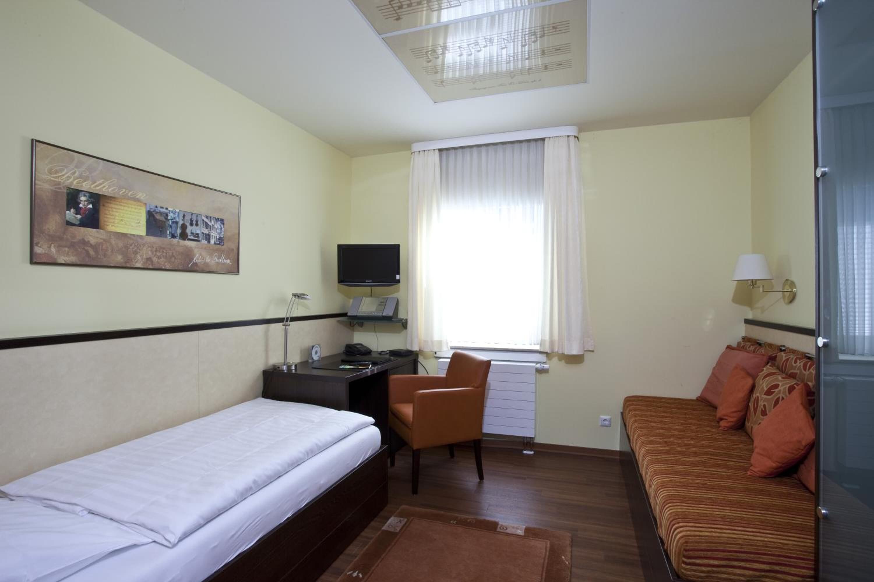 in-room safe, desk, iron/ironing board, free wifi