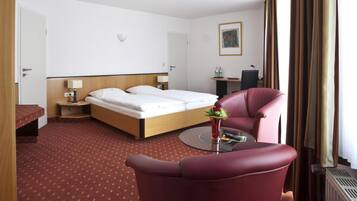 Zimmersafe, Schreibtisch, Bügeleisen/Bügelbrett, kostenloses WLAN