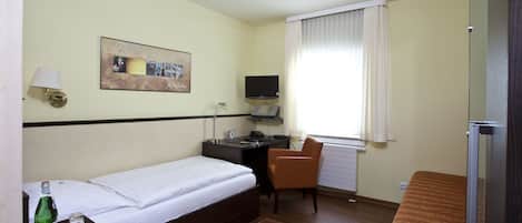 Single Room, 1 Twin Bed | In-room safe, desk, iron/ironing board, free WiFi