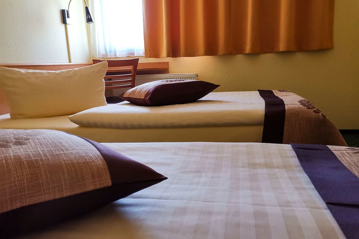 double or twin room | in-room safe, desk, free wifi, bed sheets
