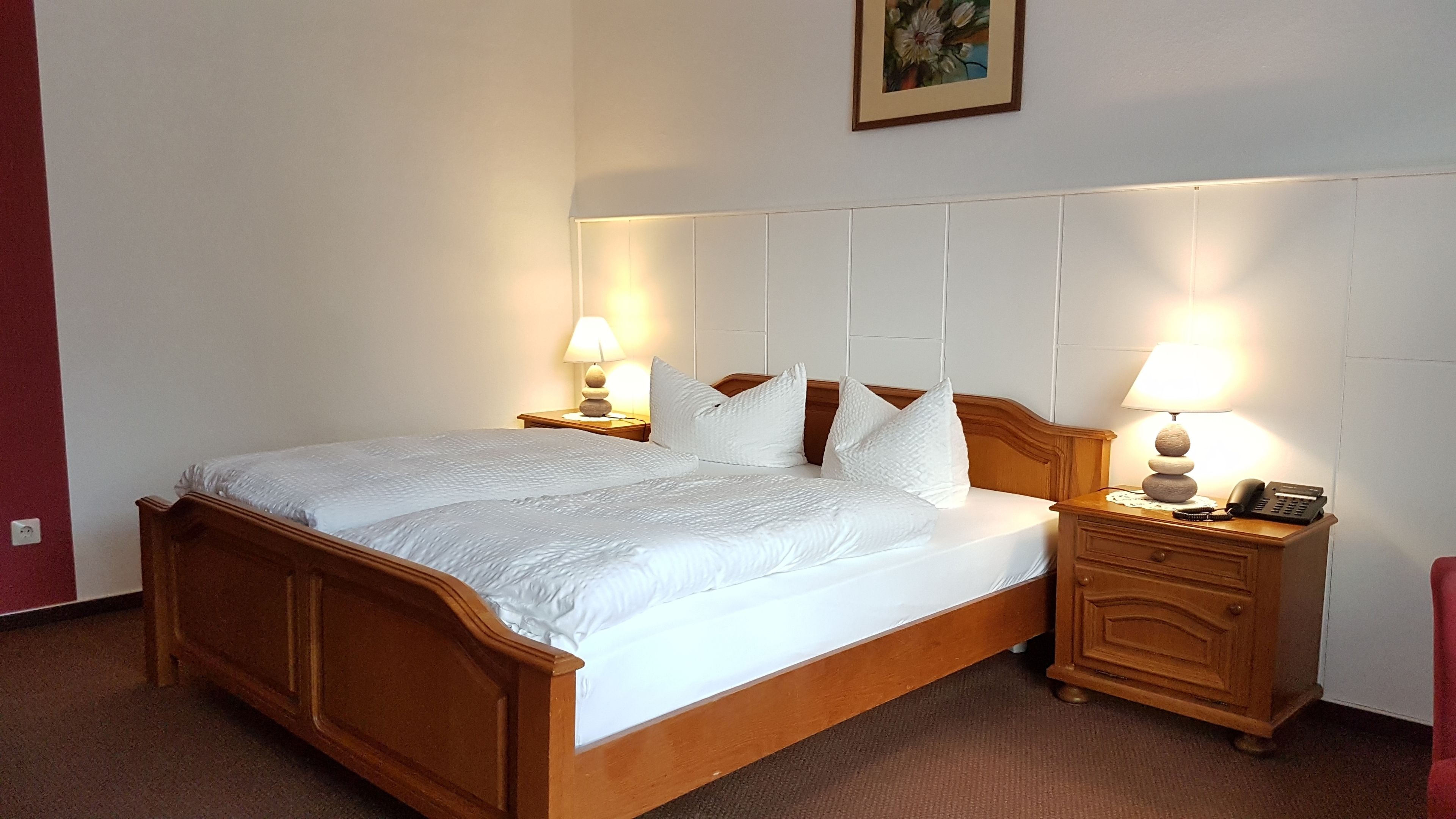 double room, 1 queen bed, non smoking, mountain view | hypo-allergenic bedding, minibar, in-room safe, individually furnished