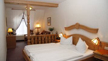 Junior-Suite | Allergikerbettwaren, Minibar, Zimmersafe, individuell eingerichtet