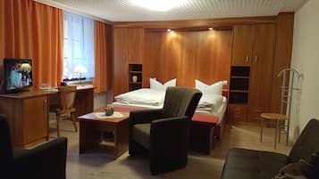 Habitación doble, 1 cama Queen size, para no fumadores, vista a la montaña | Ropa de cama hipoalergénica y minibar