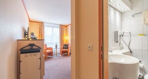 Hypo-allergenic bedding, in-room safe, desk, laptop workspace