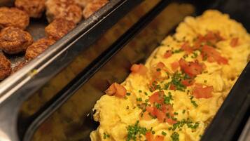 Se ofrece un desayuno bufé (17.00 EUR por persona)