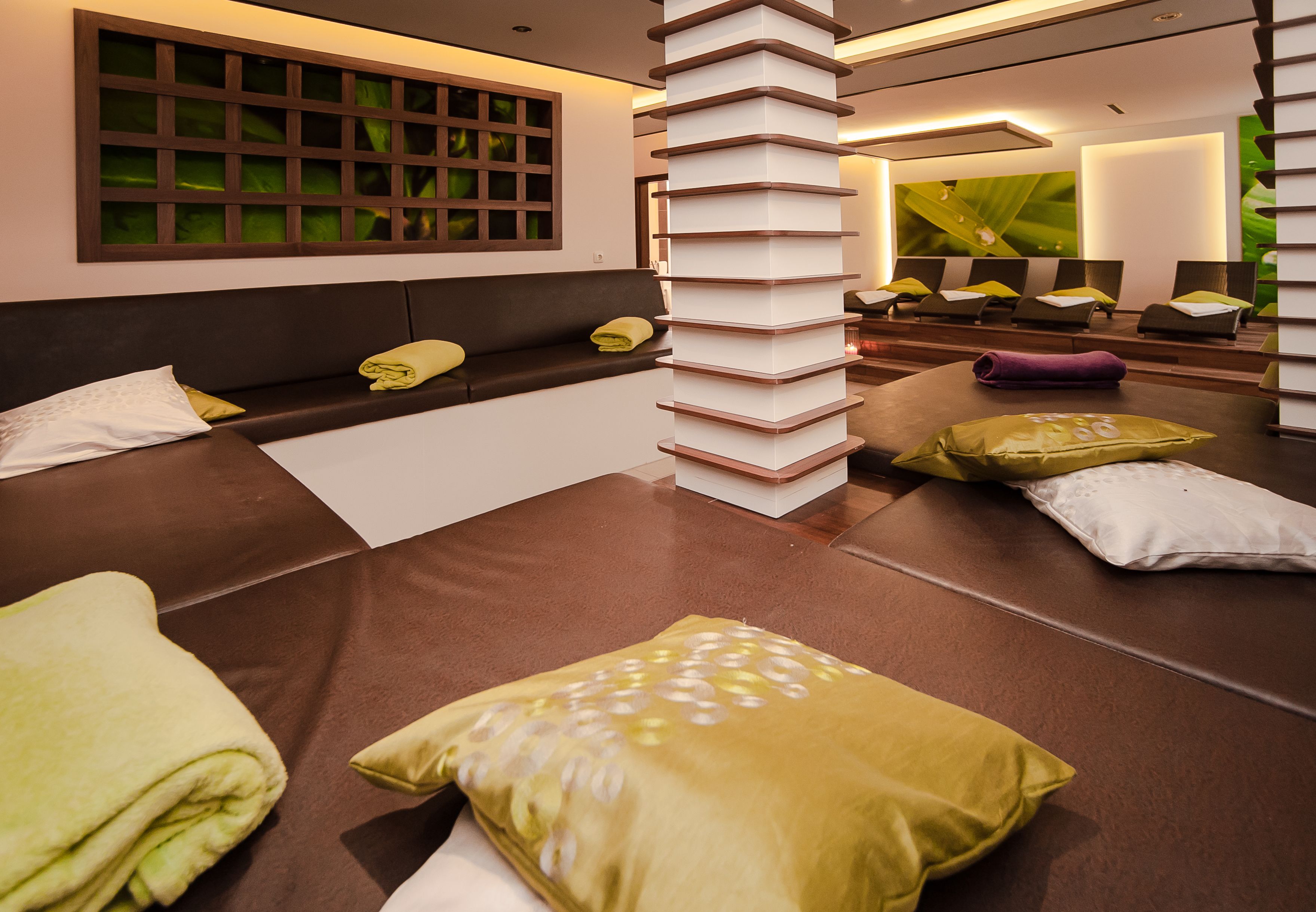 sauna, hot tub, steam room, turkish bath/hammam, body treatments